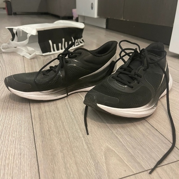 lululemon athletica Shoes - lululemon blissfeel 1 Running Shoes, Black/White, size 8